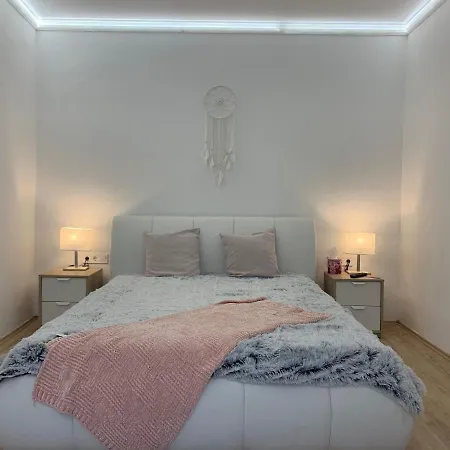 Manland Vendeghaz 아파트 *