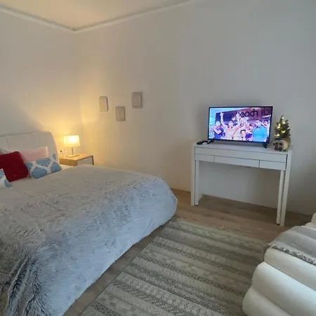 Manland Vendeghaz 아파트 *